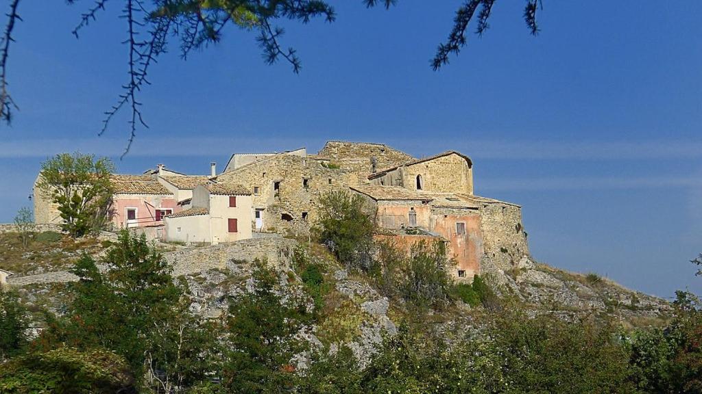 La Maison De Marie-Jeanne - Le Rocher D'Ongles Exterior photo